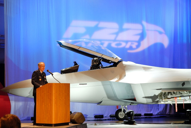 Museum unveils F-22 public display