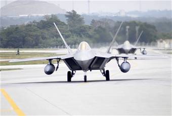 Raptors arrive at Kadena 